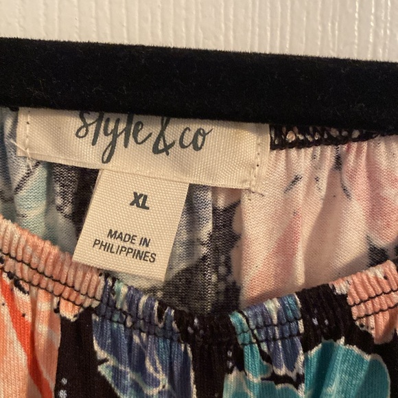 Floral Top-XL - Picture 7 of 9